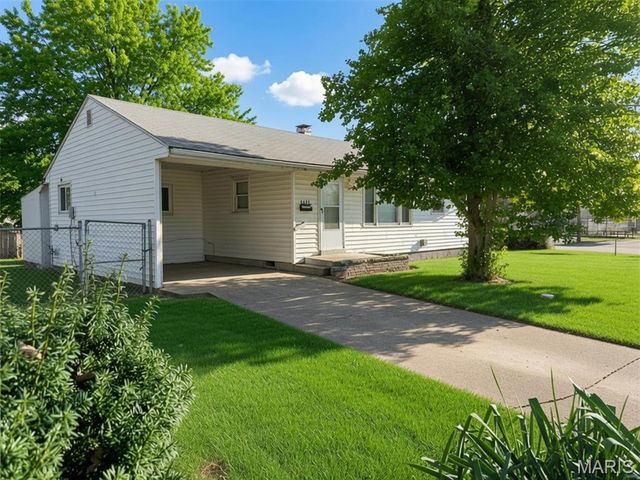 8433 1st Street, Berkeley, MO 63134