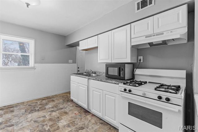 8433 1st Street, Berkeley, MO 63134