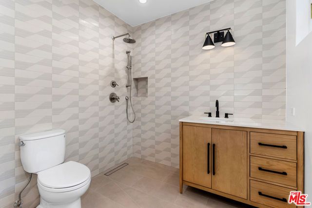 1901 S Point View Street, Los Angeles, CA 90034