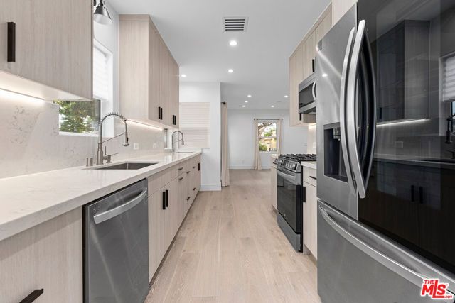 1901 S Point View Street, Los Angeles, CA 90034