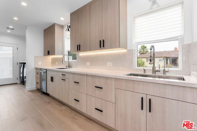 1901 S Point View Street, Los Angeles, CA 90034