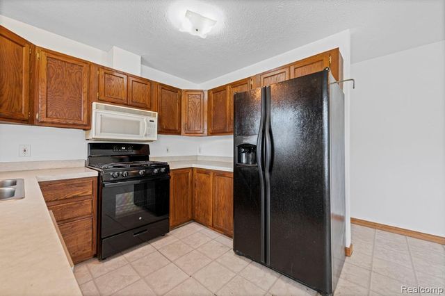 941 Pine Street, Wyandotte, MI 48192