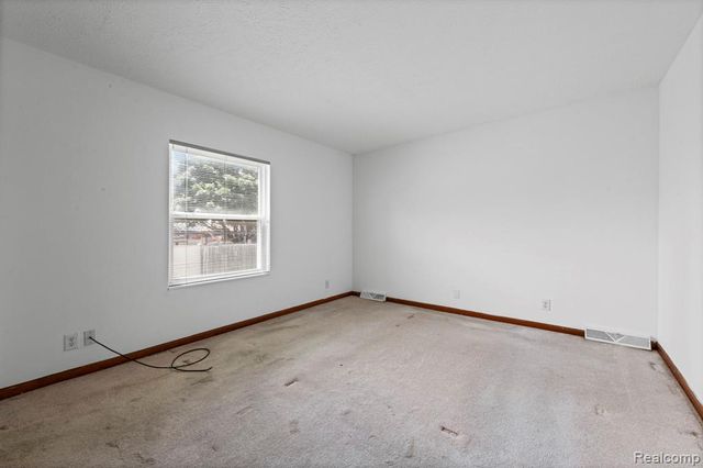 941 Pine Street, Wyandotte, MI 48192