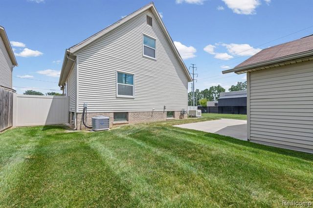 941 Pine Street, Wyandotte, MI 48192