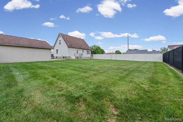 941 Pine Street, Wyandotte, MI 48192