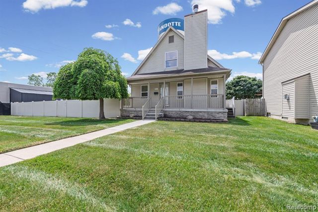 941 Pine Street, Wyandotte, MI 48192