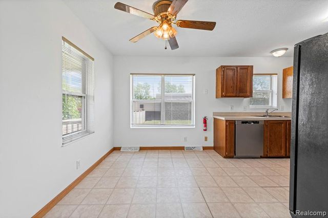 941 Pine Street, Wyandotte, MI 48192