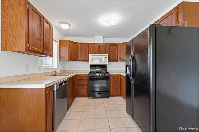 941 Pine Street, Wyandotte, MI 48192