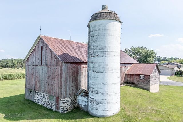 N3212 BEAN CITY ROAD, New London, WI 54961