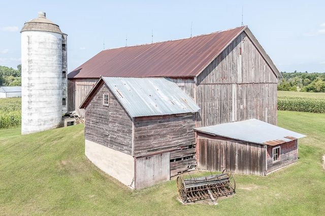 N3212 BEAN CITY ROAD, New London, WI 54961