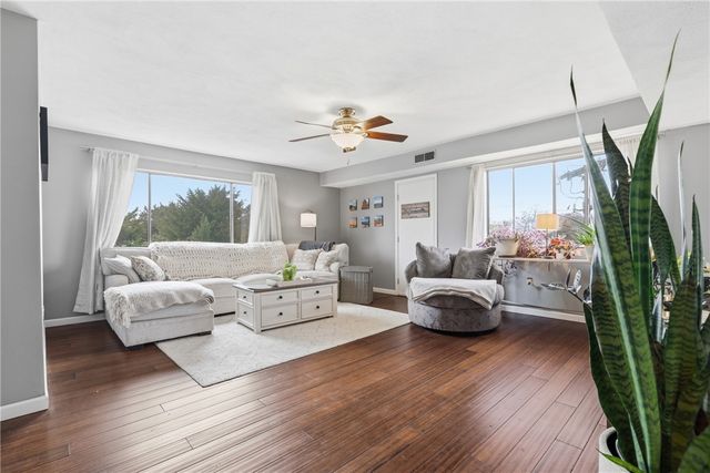 196 Old River Road 8F, Lincoln, RI 02865