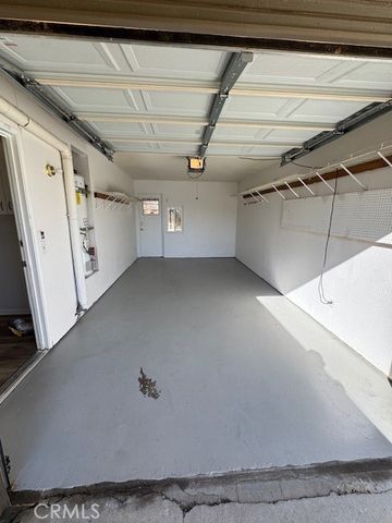 2196 W Oakland, Hemet, CA 92545