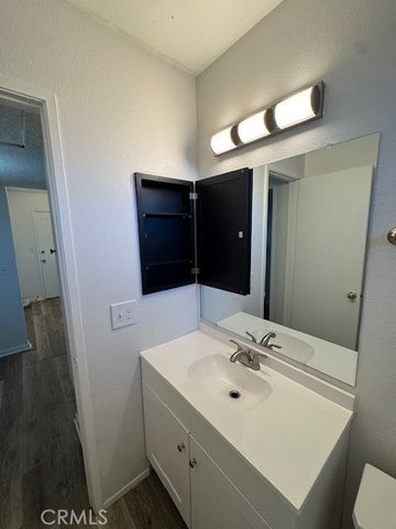 2196 W Oakland, Hemet, CA 92545