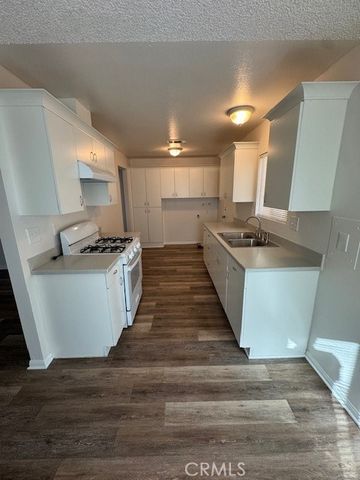 2196 W Oakland, Hemet, CA 92545