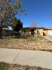 2196 W Oakland, Hemet, CA 92545