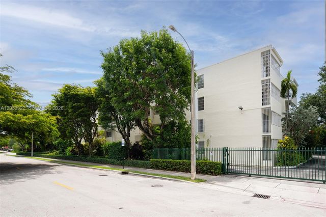 5838 SW 74 Terrace 101, South Miami, FL 33143