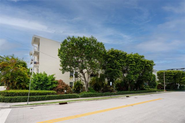 5838 SW 74 Terrace 101, South Miami, FL 33143