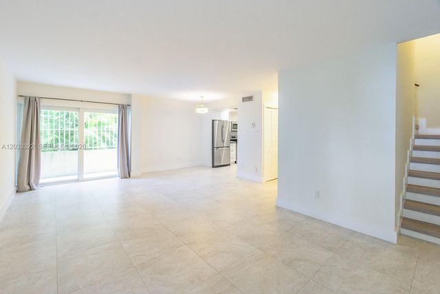 5838 SW 74 Terrace 101, South Miami, FL 33143