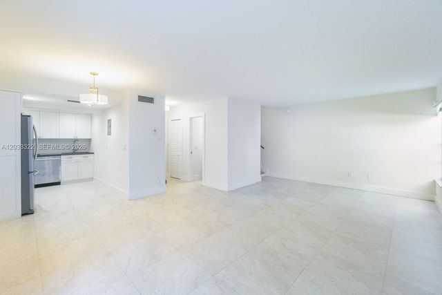 5838 SW 74 Terrace 101, South Miami, FL 33143