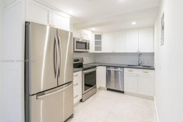 5838 SW 74 Terrace 101, South Miami, FL 33143