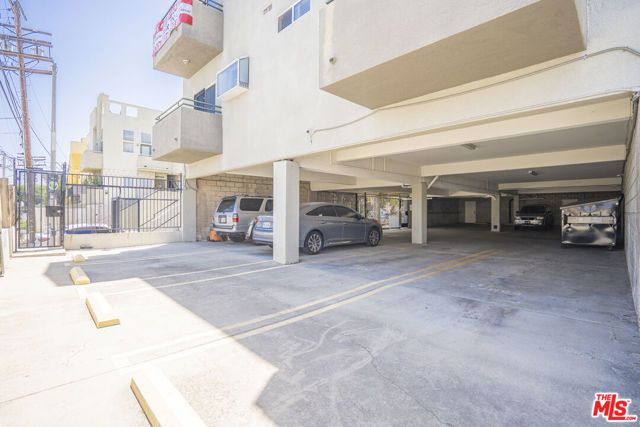 22705 Del Valle Street 2, Woodland Hills (los Angeles), CA 91364