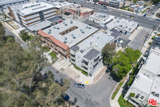 22705 Del Valle Street 2, Woodland Hills (los Angeles), CA 91364