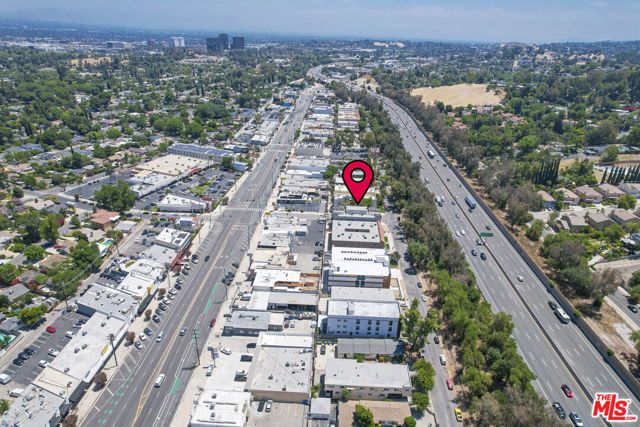 22705 Del Valle Street 2, Woodland Hills (los Angeles), CA 91364