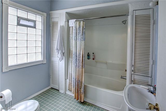 25 Forbes Road, Bedford, OH 44146
