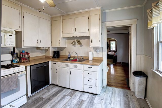 25 Forbes Road, Bedford, OH 44146