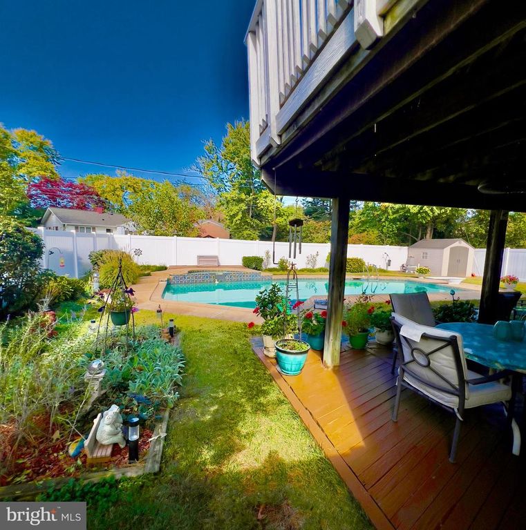 Image 1 of property listing at 454 NOLHEIGHT RD, Glen Burnie, MD 21061