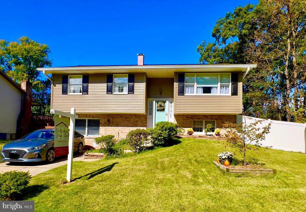 Image 2 of property listing at 454 NOLHEIGHT RD, Glen Burnie, MD 21061