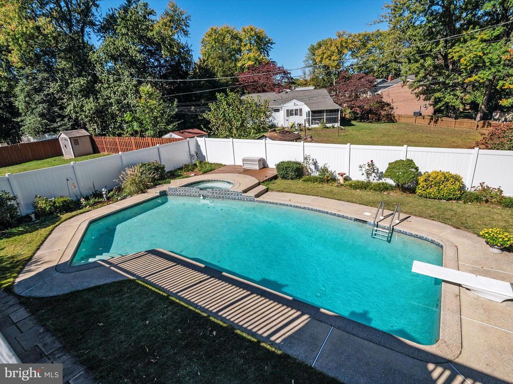 Image 43 of property listing at 454 NOLHEIGHT RD, Glen Burnie, MD 21061