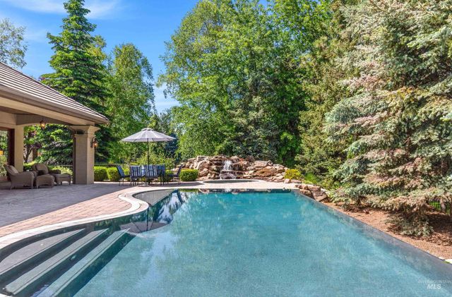 1020 W Shearwater Lane, Eagle, ID 83616