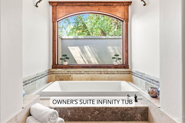 1020 W Shearwater Lane, Eagle, ID 83616