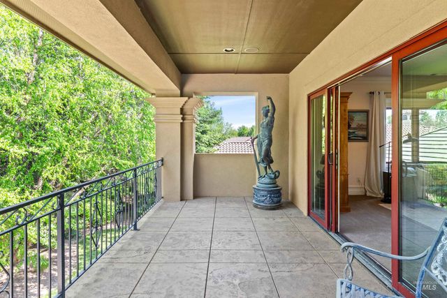 1020 W Shearwater Lane, Eagle, ID 83616