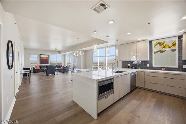 150 Las Vegas Boulevard 1514, Las Vegas, NV 89101