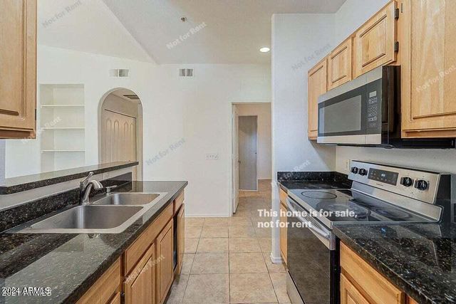2929 W YORKSHIRE Drive 2026, Phoenix, AZ 85027