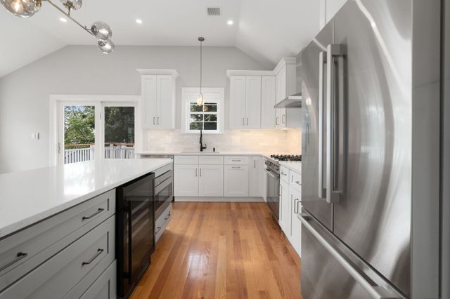 25 Locust St 2, Winthrop, MA 02152