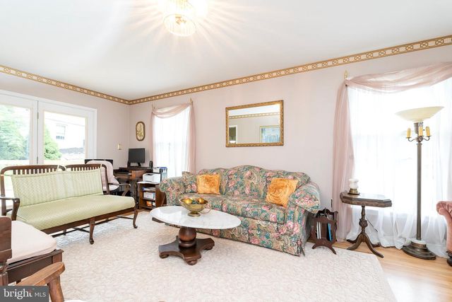 805 MULBERRY DR, Martinsburg, WV 25401