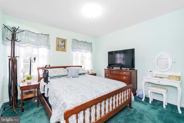 805 MULBERRY DR, Martinsburg, WV 25401