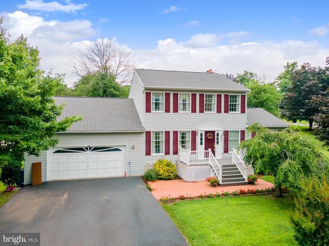 805 MULBERRY DR, Martinsburg, WV 25401