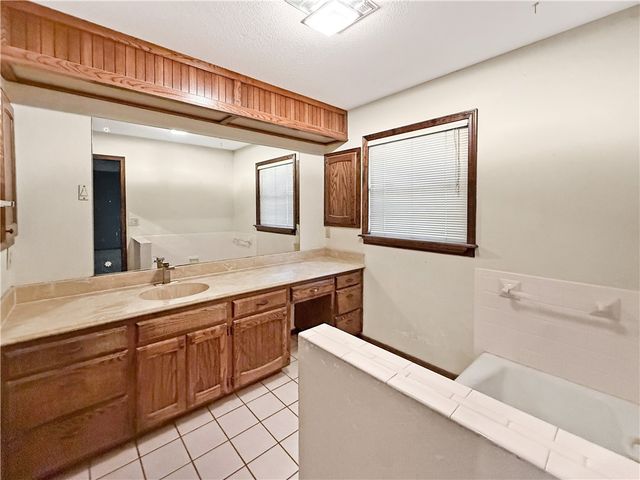 315 Fairway Lane, Fayetteville, AR 72701