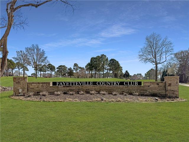 315 Fairway Lane, Fayetteville, AR 72701