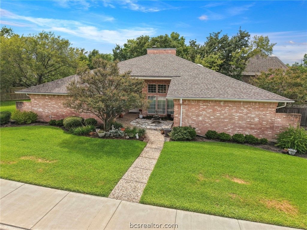 300 Chimney Hill Drive, College Station, TX 77840 — exterior