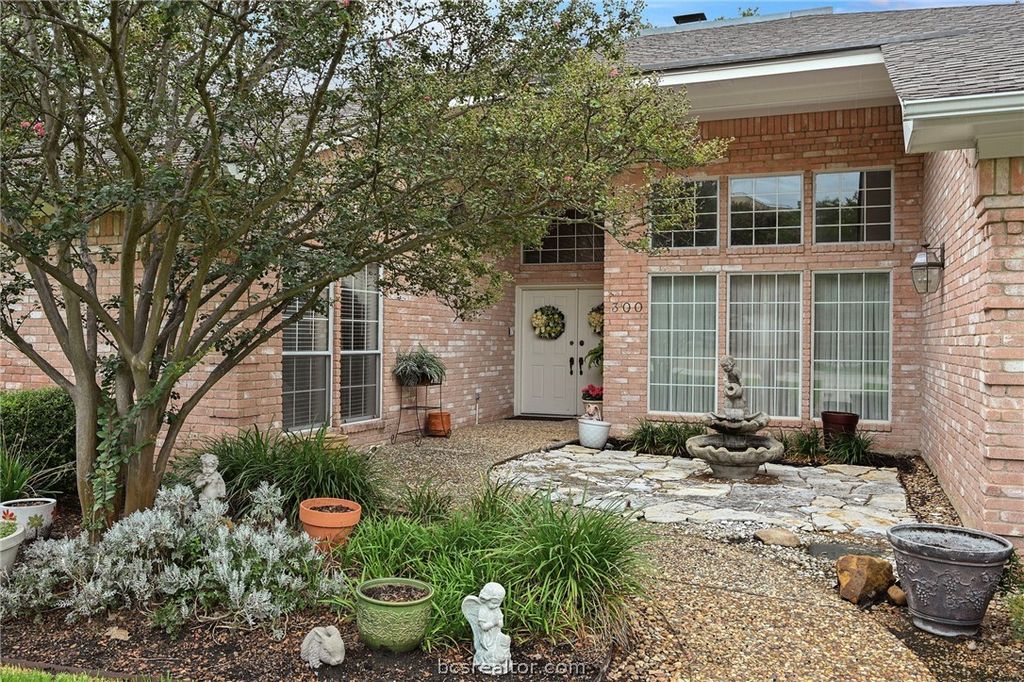 300 Chimney Hill Drive, College Station, TX 77840 — photo 2