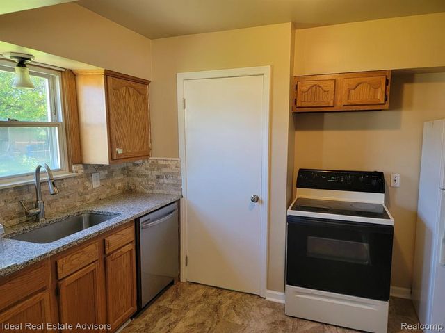 26053 Clancy Street, Roseville, MI 48066