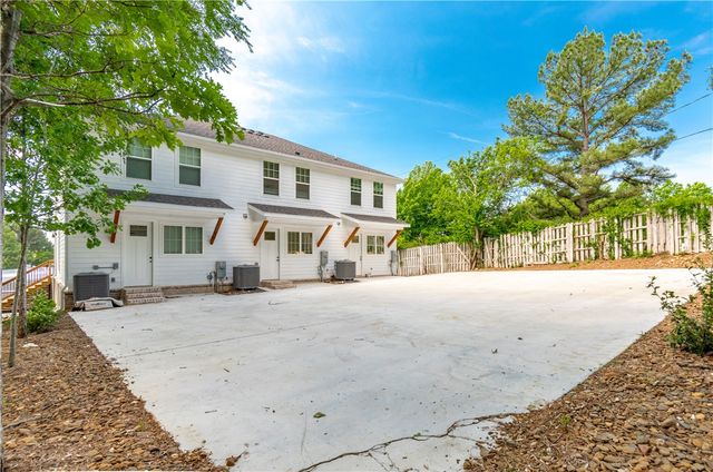 2286 W Stone Street, Fayetteville, AR 72701