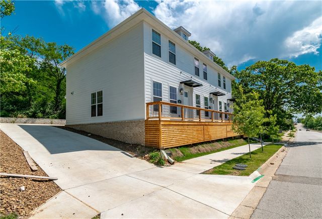 2286 W Stone Street, Fayetteville, AR 72701