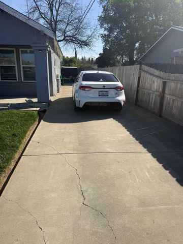 516 S Carroll Ave, Stockton, CA 95215