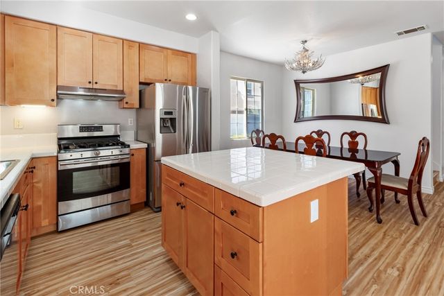 9193 Burnet Avenue, North Hills, CA 91343